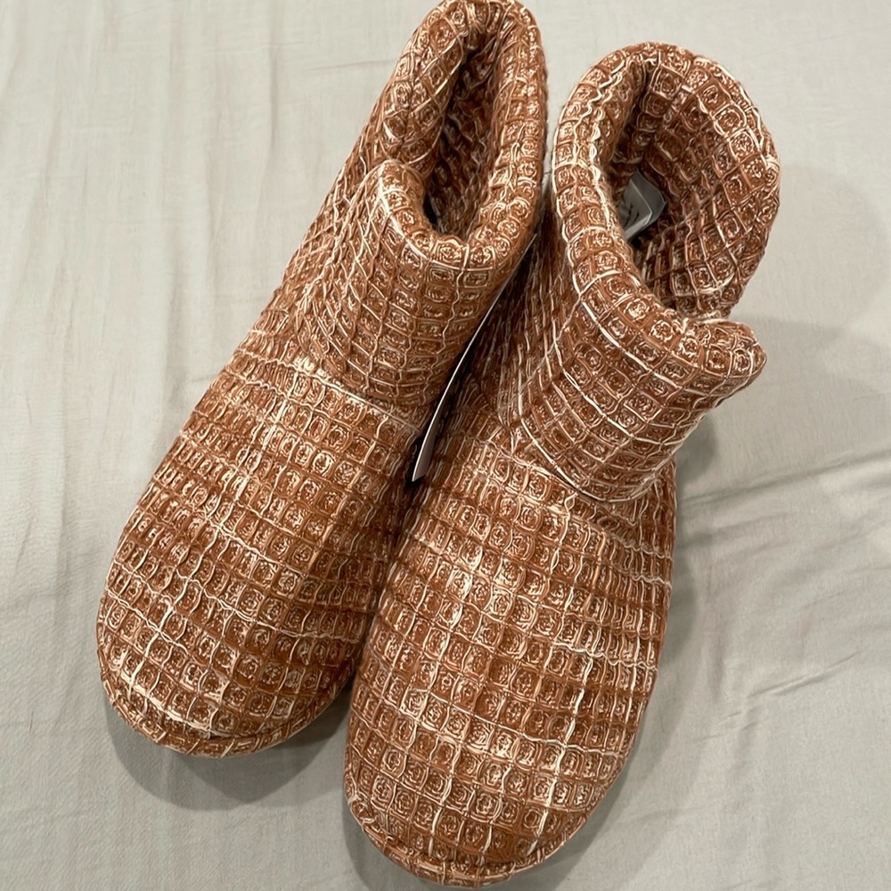Brand new parachute home waffle boots